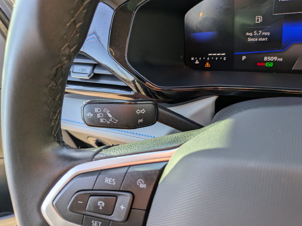 Certified 2024 Volkswagen Taos SE w/ Taos Adventure Package (SXB) FWD image 27