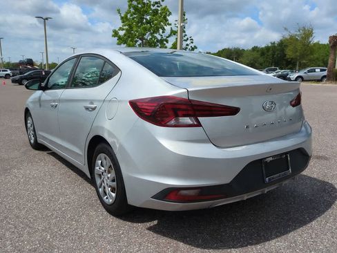 Used 2019 Hyundai Elantra SE w/ Cargo Package FWD image 4