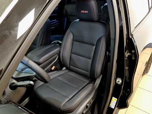 Used 2025 Chevrolet Traverse Z71 w/ Driver Confidence Package image 36