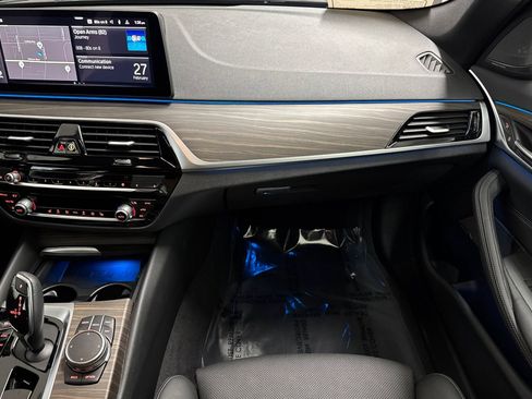 Certified 2023 BMW 530e w/ Premium Package image 30