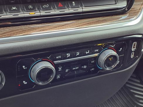 Used 2022 Chevrolet Silverado 1500 LT image 13