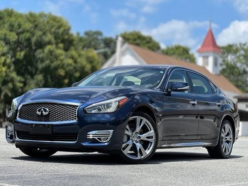Used 2017 INFINITI Q70 L 3.7 AWD/4WD image 1