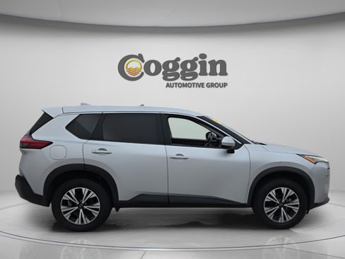 Used 2023 Nissan Rogue SV image 5
