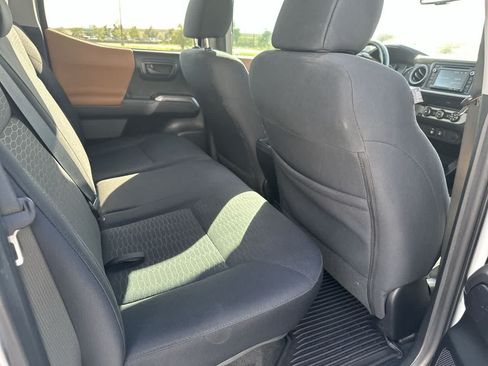 Used 2019 Toyota Tacoma SR5 RWD image 21