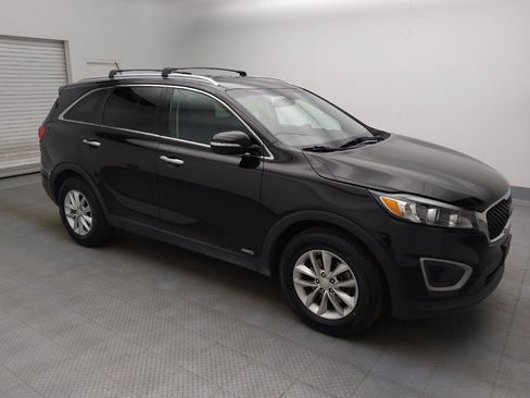 Used 2017 Kia Sorento AWD image 11