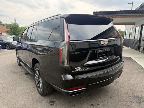 Used 2023 Cadillac Escalade ESV Sport AWD/4WD image 9