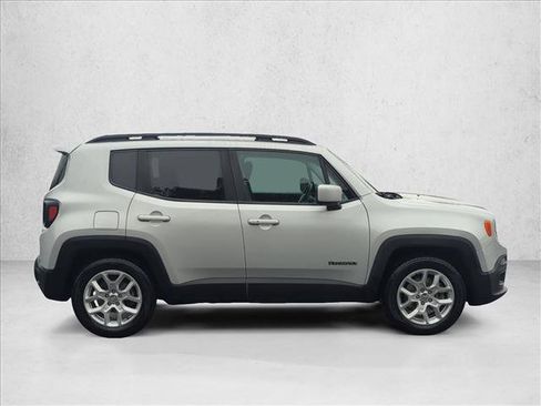 Used 2017 Jeep Renegade Latitude image 4