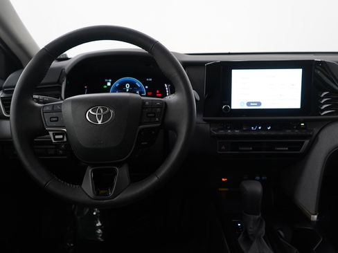 Used 2025 Toyota Camry LE image 12