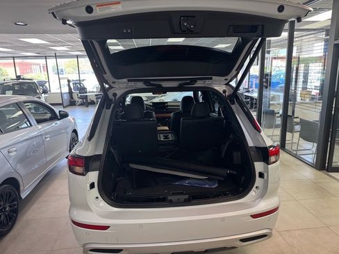 New 2025 Mitsubishi Outlander SEL image 16