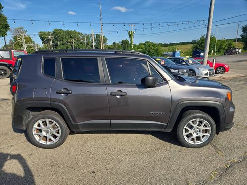 Used 2019 Jeep Renegade Sport w/ Sport Appearance Group AWD/4WD image 9