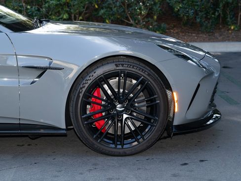 Used 2025 Aston Martin V8 Vantage Coupe image 23