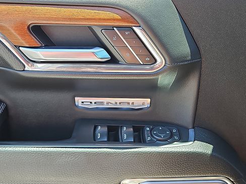 Used 2023 GMC Sierra 1500 Denali w/ Technology Package AWD/4WD image 19