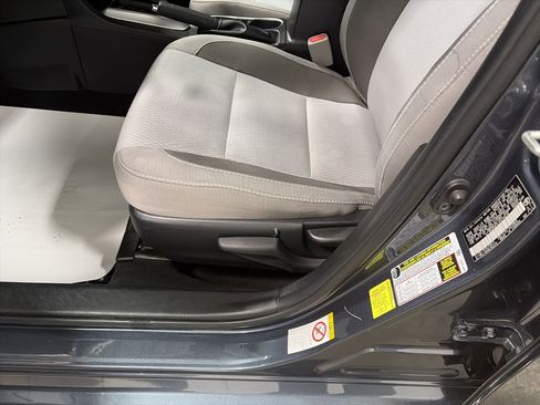 Used 2018 Toyota Corolla LE image 12