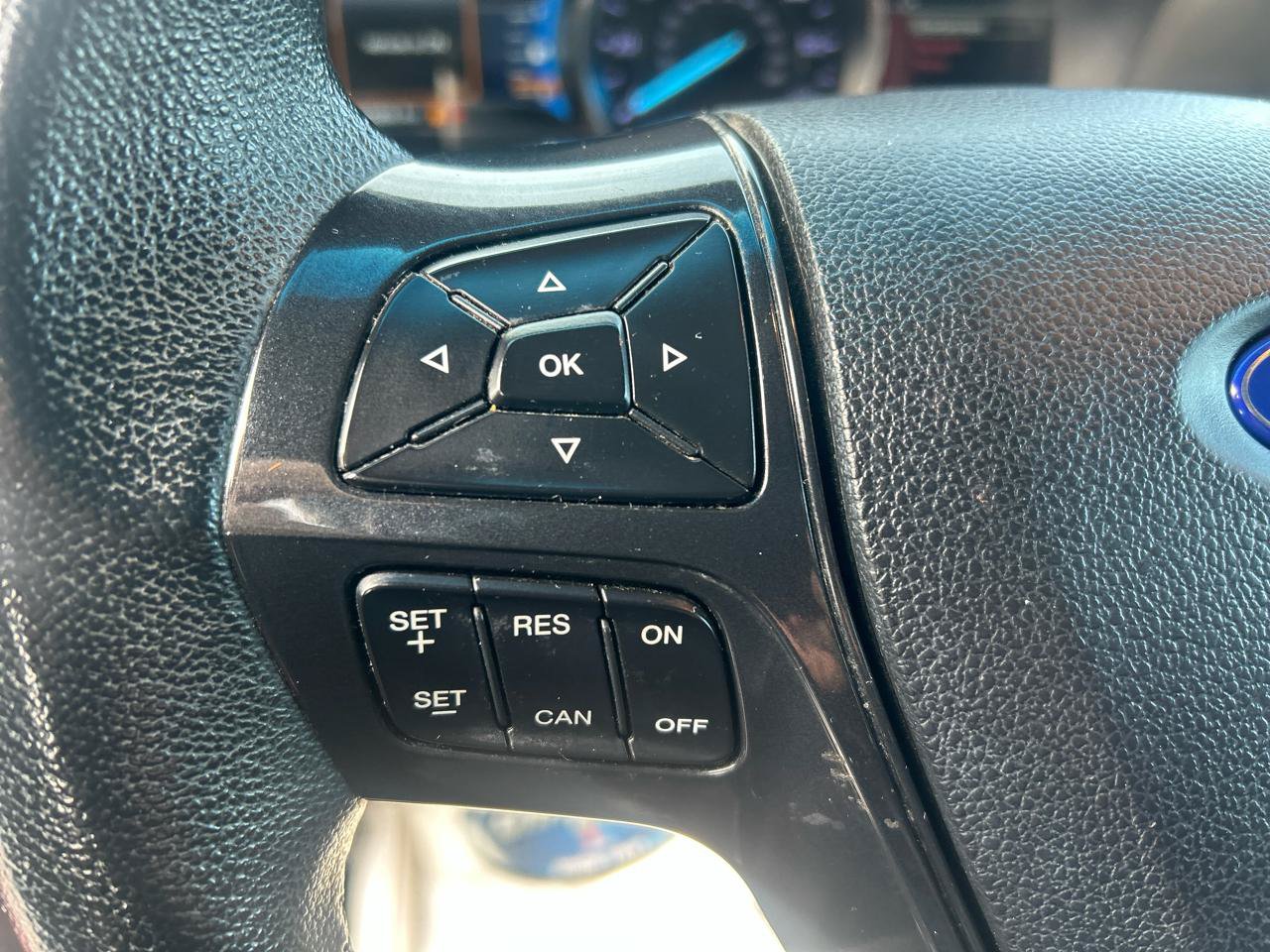 Used 2018 Ford Explorer XLT w/ Equipment Group 202A FWD image 18