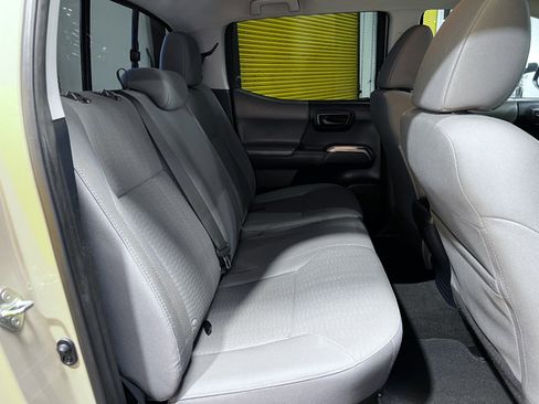 Used 2017 Toyota Tacoma SR5 w/ Tow Package image 18