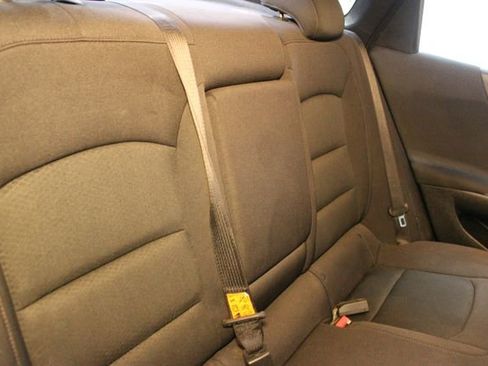 Used 2017 Chevrolet Malibu LT image 14