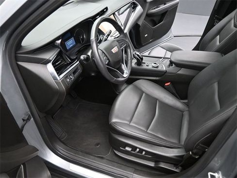 Certified 2025 Cadillac XT6 Premium Luxury image 9