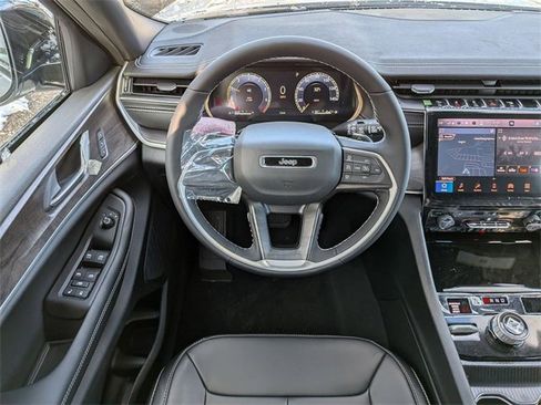 New 2025 Jeep Grand Cherokee Limited image 12