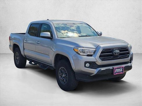 Used 2018 Toyota Tacoma SR5 AWD/4WD image 3