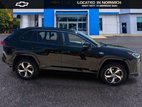Used 2021 Toyota RAV4 SE w/ Weather & Moonroof Package AWD/4WD image 4