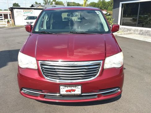 Used 2014 Chrysler Town & Country Touring FWD image 2