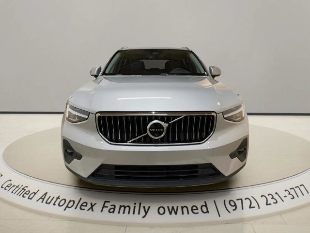 Used 2025 Volvo XC40 B5 Plus AWD/4WD image 8