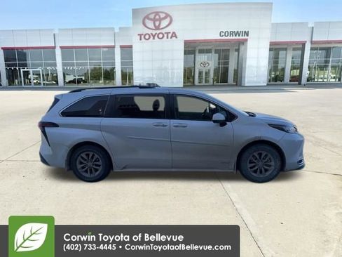 Used 2021 Toyota Sienna XLE w/ XLE Plus Package image 2