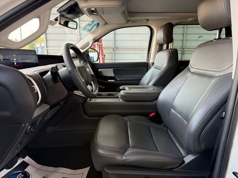 Used 2025 Ford Expedition Active AWD/4WD image 12