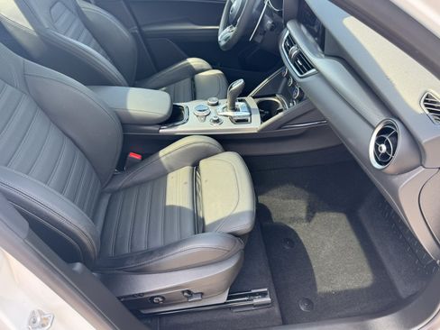 Used 2025 Alfa Romeo Stelvio Sprint w/ Veloce Package AWD/4WD image 16