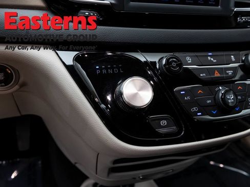 Used 2019 Chrysler Pacifica Touring-L FWD image 12