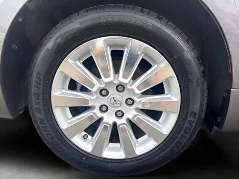 Used 2015 Toyota Sienna XLE Premium AWD/4WD image 32