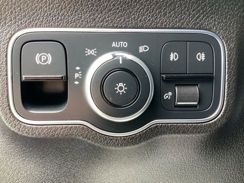 Used 2021 Mercedes-Benz GLB 250 4MATIC image 14