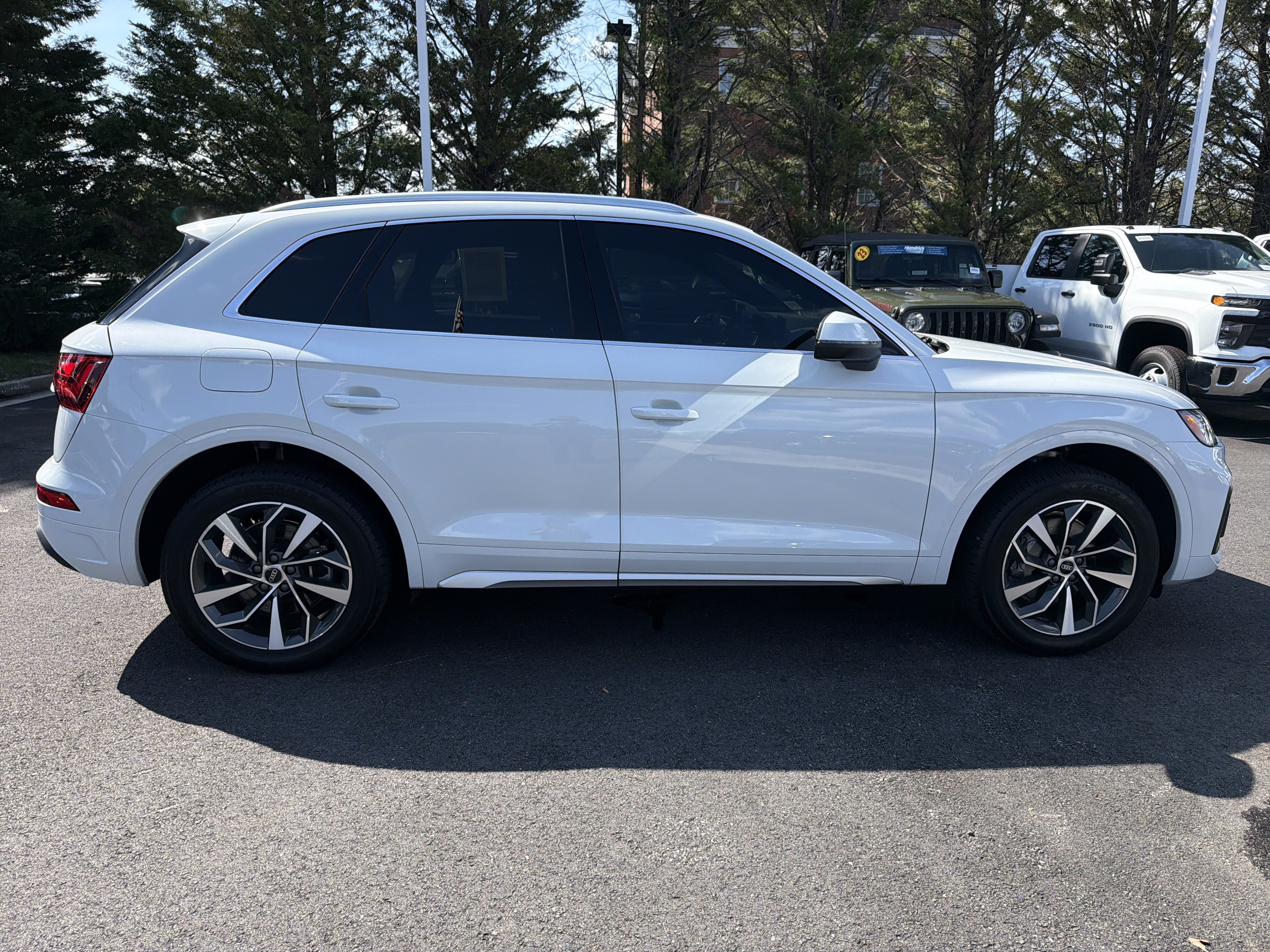 Used 2021 Audi Q5 2.0T Premium w/ Convenience Package AWD/4WD image 11