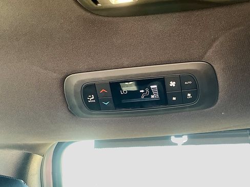 Used 2025 Chrysler Voyager LX FWD image 23