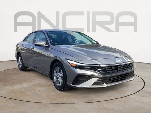 Used 2024 Hyundai Elantra SE FWD image 7