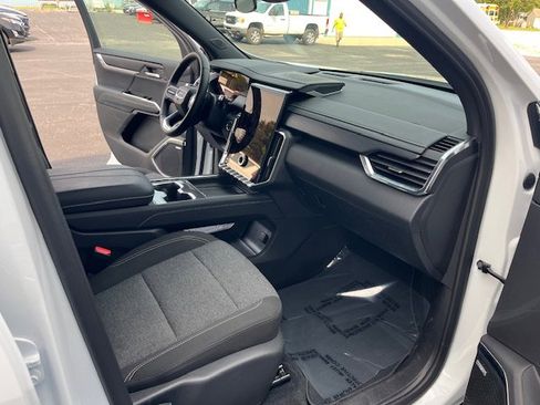 Used 2025 GMC Acadia Elevation image 10