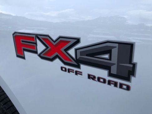 Used 2017 Ford F250 XL w/ Power Equipment Group AWD/4WD image 19