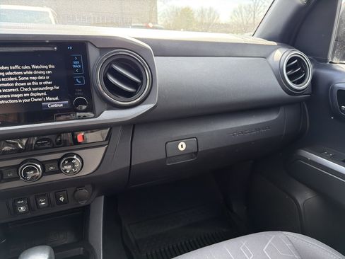 Used 2018 Toyota Tacoma TRD Sport image 23