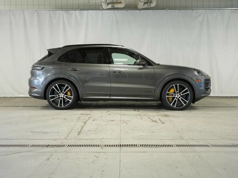 Certified 2025 Porsche Cayenne GTS image 8