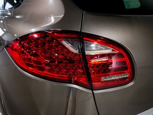 Used 2013 Porsche Cayenne Turbo AWD/4WD image 43