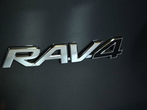 Used 2019 Toyota RAV4 LE image 11