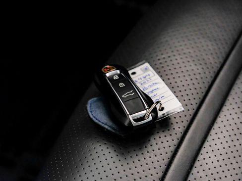 Used 2021 Porsche Cayenne w/ Premium Package image 66