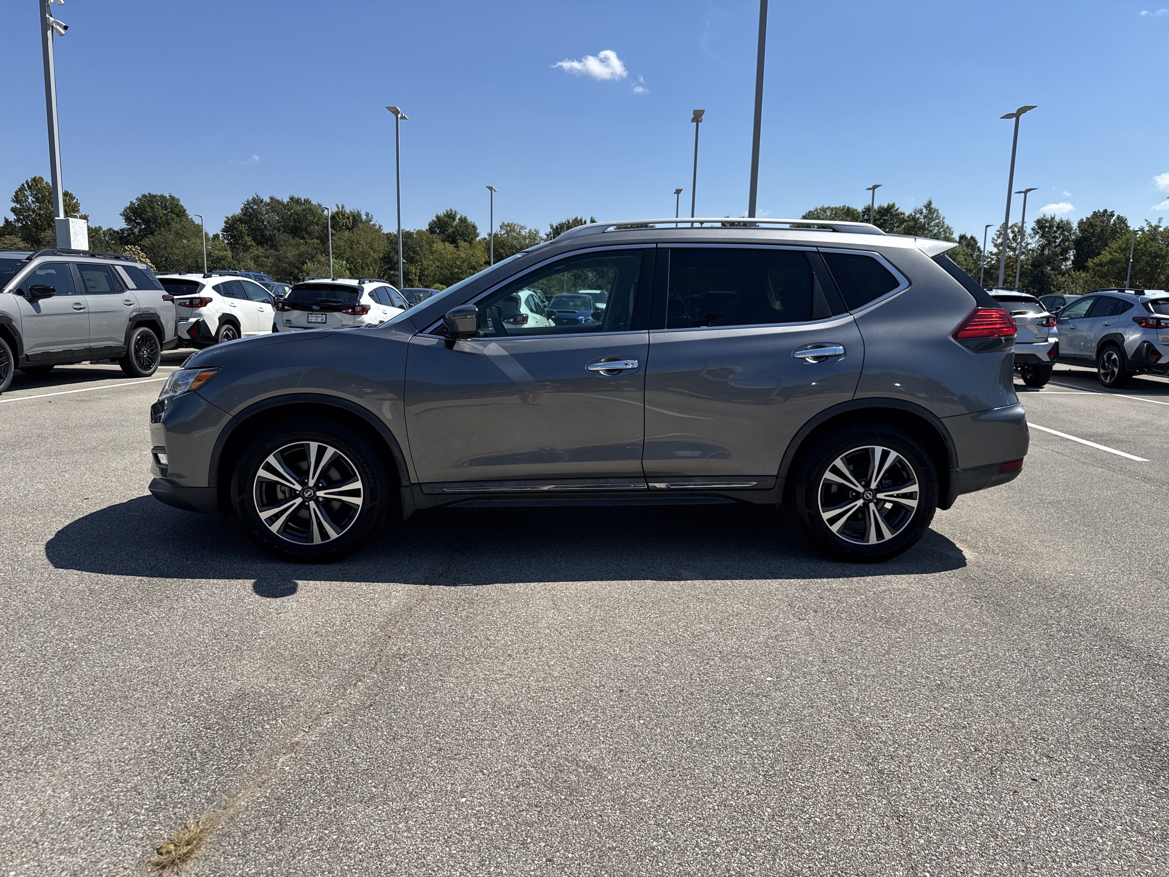 Used 2017 Nissan Rogue SL w/ SL Premium Package FWD image 6
