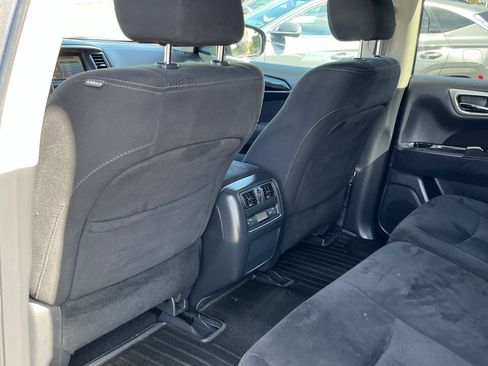 Used 2014 Nissan Pathfinder SV AWD/4WD image 15