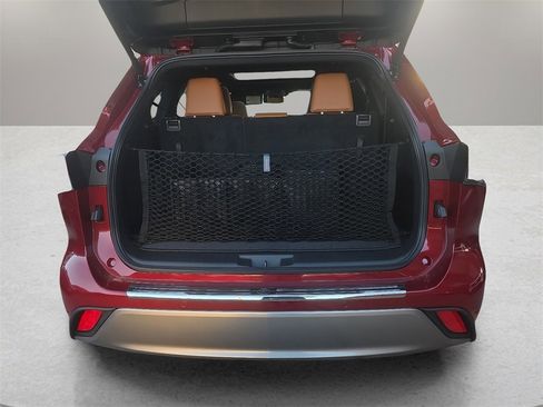 New 2026 Toyota Highlander Platinum image 13