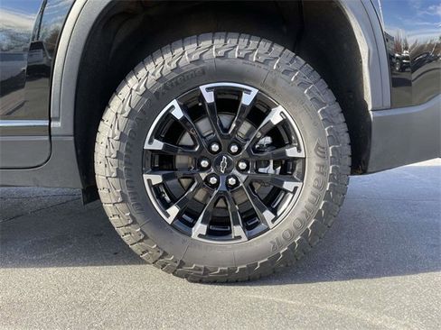 Used 2025 Chevrolet Traverse Z71 image 9