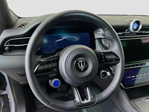 Used 2024 Maserati Grecale GT image 12