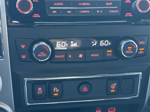 Used 2021 Nissan Titan SV w/ SV Convenience Package image 30