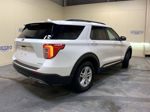 Used 2023 Ford Explorer XLT w/ Equipment Group 202A image 3