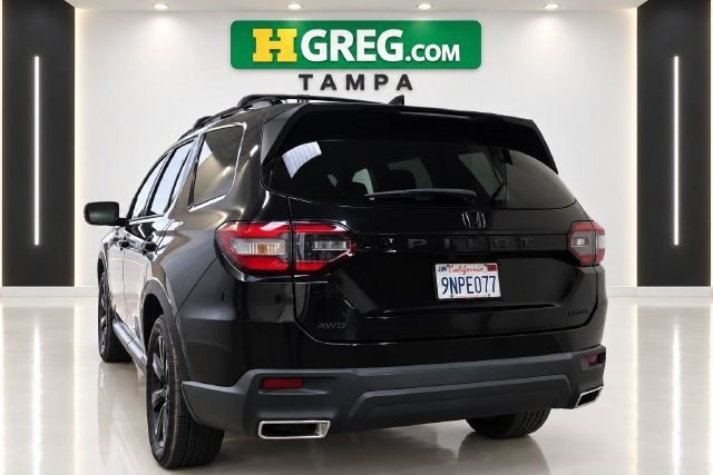 Used 2023 Honda Pilot Sport image 2